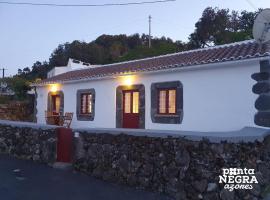 Charming Country House by Ponta Negra Azores, hotel a Altares
