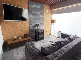 Chalet con Jacuzzi y Chimenea, FIBRA 600MBS