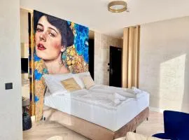 Luxury Rooftop Apartment LEGRAND with Balcony