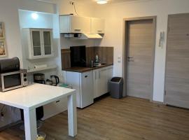 Monteurzimmer, Parkplatz, WLAN, Küche inkl, hotel i Peine