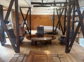 掘っ立て小屋遊々, hotel en Mine