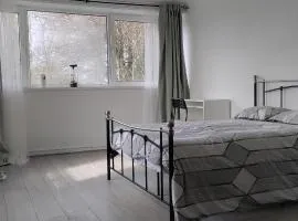 MODERN DOUBLE ROOM Near LUTON AIRPORT