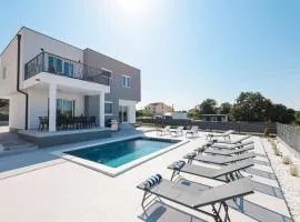 Villa IviCasa with pool