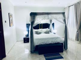 Enjoy luxury in the wild !, hotell i Bulisa