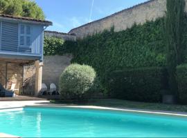 Large house - Garden pool, hotel i Cognac