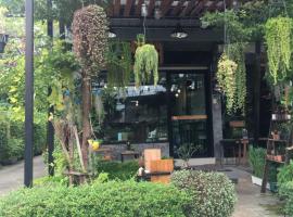 The Rhea, bed & breakfast i Udon Thani