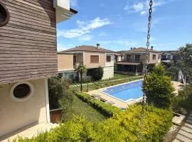 Spacious 3-Story Villa w Garden&Pool,400m to Beach