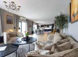 Spectacular 186 sqm luxury apt -prime location