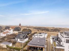 Incredibly Charming Holiday Home For Rent At Strandstien 5: Løkken şehrinde bir otel