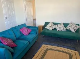 Cosy Town Centre House near M6 & park & parking