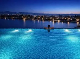 Brahma Niwas - Luxury Lake View Hotel with Infinity Pool, Udaipur