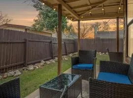 4BR Pet-Friendly, Fenced Yard, Theme Parks, BMT!