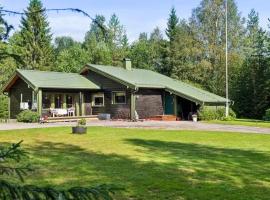 Cozy private house near center, hotel u gradu Trisil