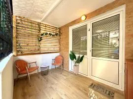 Studio with Free Parking & Terrace Near Beach