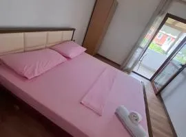 Modern Studio in Orikum with Garden View