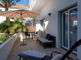 Silver Seahorse Garden Retreat II