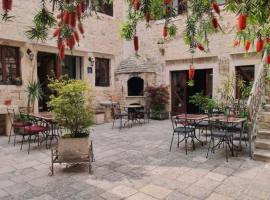 Palace Derossi, Hotel in Trogir