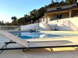 Villa Sandrane avec piscine, 2 chambres et studio en pleine nature