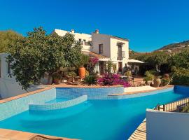 Finca Los Arcos Bed and Breakfast Comares Malaga, hotell i Comares