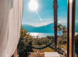 Studio with private garden by GardaDoma