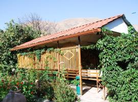 Gayane & Khikar B&B, hotel v destinaci Chʼiva
