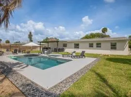 Pool & Spa, 2 Blocks to Beach! Cocoa Beach Retreat