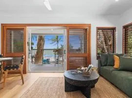 Absolute Beachfront Palm Cove Apt Sleeps 4