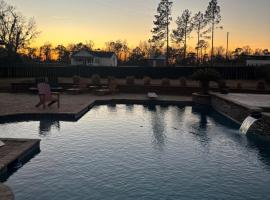 The Boat House โรงแรมในHahira