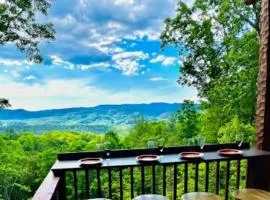 Cozy Townsend Cabin! Mountain Views & Private Spa