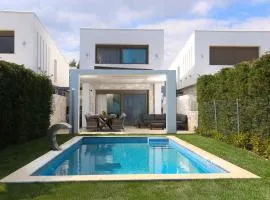 Villa Mare 2 - Private Pool, Sea View, Starlink, 4 Bdrms