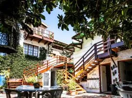 Zoete Inval Travelers Lodge-Backpacker Loft