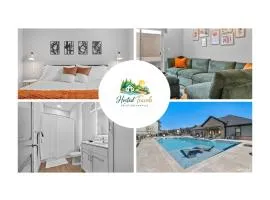 Modern King BR, Sectional, Pool, Gym, Near Amp