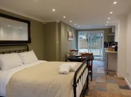 Modern Bicester Studio Self-Contained with Parking