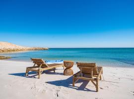Loft on our Private Beach Perfect for Kitesurfers and Quiet Stays in Dakhla, hotel di Dakhla