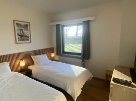 Room with Private Bathroom - Close to Festival - Ganzendrieshoeve, hotel v destinaci Rumst
