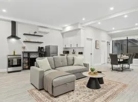 Newly Rise King Suite by Casa Hotel College