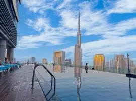 with Pool Gym 7 mins to Dubai Mall 3 King Beds
