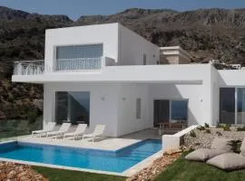 Modern 3 bedroom Villa, with sea and mountain view