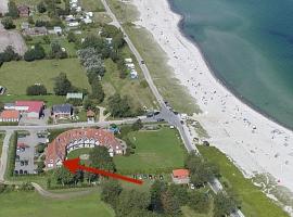 Urlaub mit Ostseeblick, Schwimmbad und direkter Strandlage، فندق في Kronsgaard