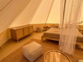 Amurg Glamping&Pool, hotel en Vadu