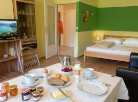 SANDRA Haus KMB Seeappartement am Ossiacher See mit direktem Seezugang und Hallenbad