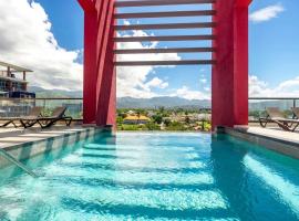 Stylish Condo with Rooftop Pool and Gym، فندق في كينغستون