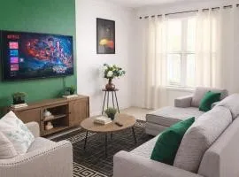 FIFA-12 min to AT&T stdm, 2b2b, game room, 6 flags green