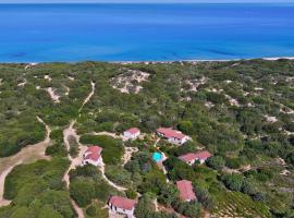 Residence 300m from the sea in Badesi Pool 24h, hotel a Badesi