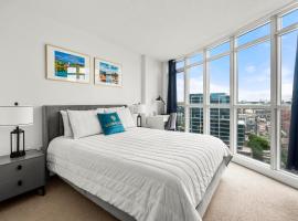 1 Bedroom Condo with a Romantic View Iceboat Terrace Downtown Toronto, готель у Торонто