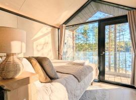 Hossaville Luxe West Lake Cabin III, hotel in Ruhtinaansalmi