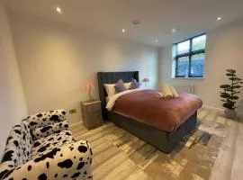 Empire Serviced Apartments - The Equinox suites