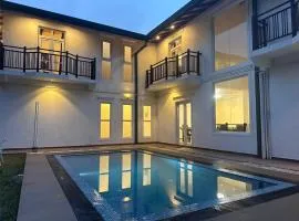 Winsanda Boutique Bungalow with Heated Pool & Private Luxury Stay, Nuwara Eliya