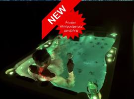 OLIVE - Ruhe & Entspannung in 2-Zi-Fewo mit Garten-Whirlpool, Terrasse & Hund willkommen by FerienWohnenAmSee, hotel i Überlingen