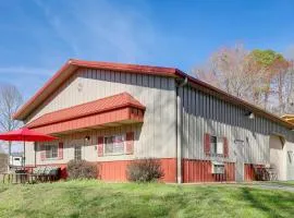 The WCU Hideout Couples Retreat 1 Mi to Campus